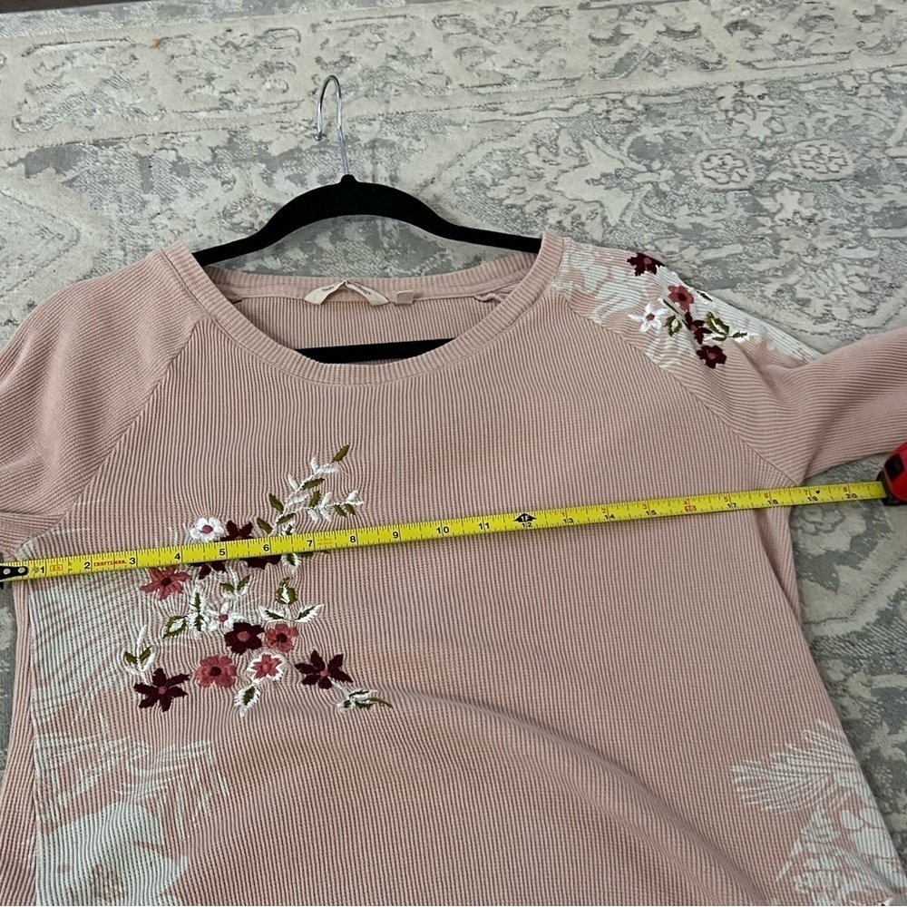 Soft Surroundings Pink Floral Embroidered Thermal Bell
Cuff Top Small - Picture 5 of 9
